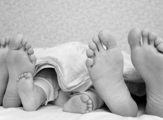 Γιορτή της Μητέρας: Αυτοί είναι οι επώνυμοι Έλληνες που έχουν υιοθετήσει παιδί