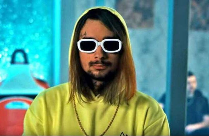 Ποιος διάλεξε το όνομα του Sin Boy;