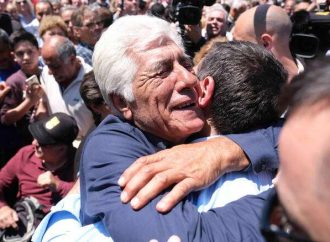 Οι «πολλοί» και ο Αλέξης: Σε στυλ… Περόν η καμπάνια του ΣΥΡΙΖΑ