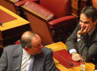Σε εξέλιξη συνάντηση Μητσοτάκη-Καραμανλή