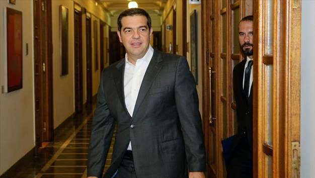 Μπαράζ παροχολογίας και αλλαγή προεκλογικών μηνυμάτων