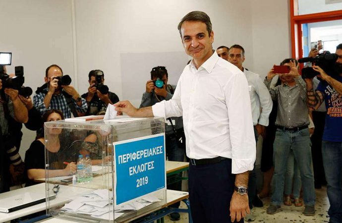 Reuters: H NΔ εδραιώνει το προβάδισμά της ενόψει των πρόωρων εκλογών