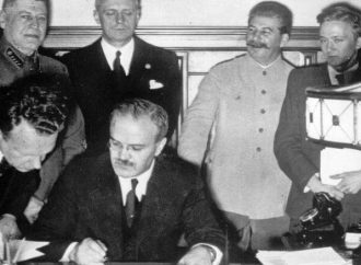Στο «φως» ιστορικά έγγραφα για τη συμφωνία Στάλιν – Χίτλερ