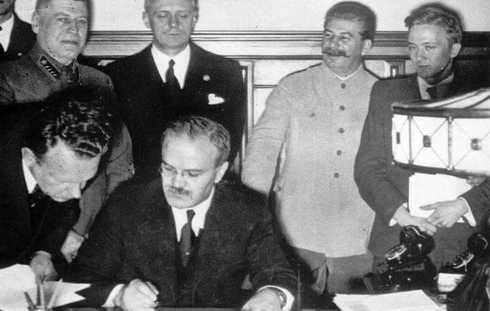 Στο «φως» ιστορικά έγγραφα για τη συμφωνία Στάλιν – Χίτλερ