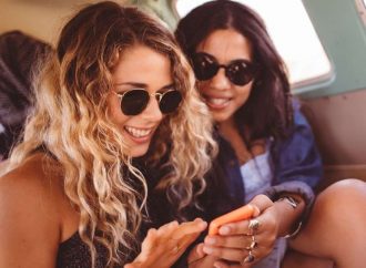 7 τρόποι για μπούκλες στα μαλλιά χωρίς θερμότητα, χωρίς εργαλεία