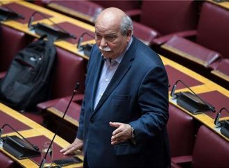 Προεκλογικά ρουσφέτια: «Παγώνουν» οι μετατάξεις μετά την κατακραυγή