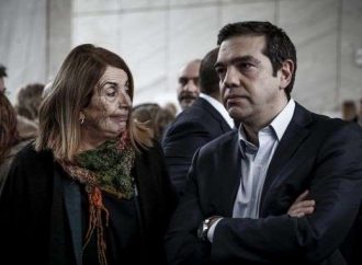 Μετατάξεις στη Βουλή: Το τηλεφώνημα Τσίπρα που οδήγησε στην παραίτηση τη Χριστοδουλοπούλου