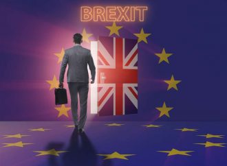 Από μια κλωστή κρέμεται η συμφωνία του Brexit