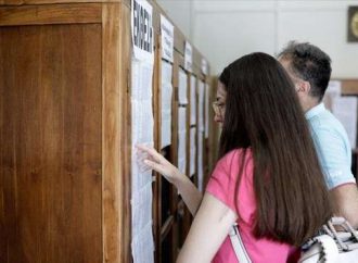 Πανελλαδικές εξετάσεις: Πού θα κινηθούν οι βάσεις