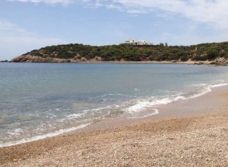 Τα Λεγραινά είναι η τελευταία «απάτητη» παραλία της Αττικής