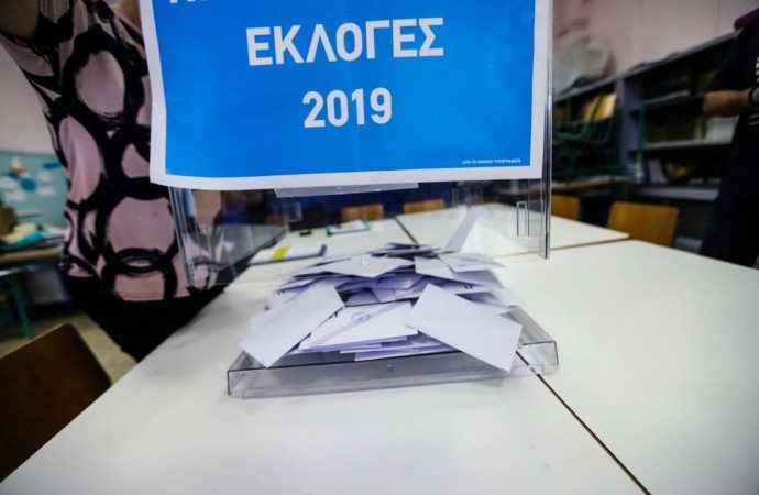 Επικράτηση της ΝΔ σε Αθήνα, Πειραιά, «αστικούς» δήμους και του ΣΥΡΙΖΑ στις «λαϊκές» γειτονιές