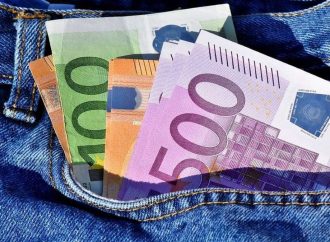 Με γεμάτες τσέπες κλείνει ο μήνας – Ποιοι και πόσα θα πάρουν