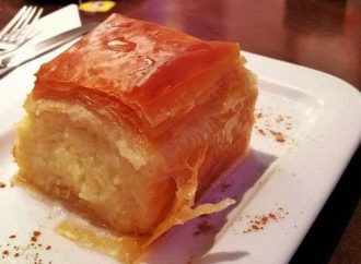 Συνταγή για σπιτικό, λαχταριστό γαλακτομπούρεκο (vid)