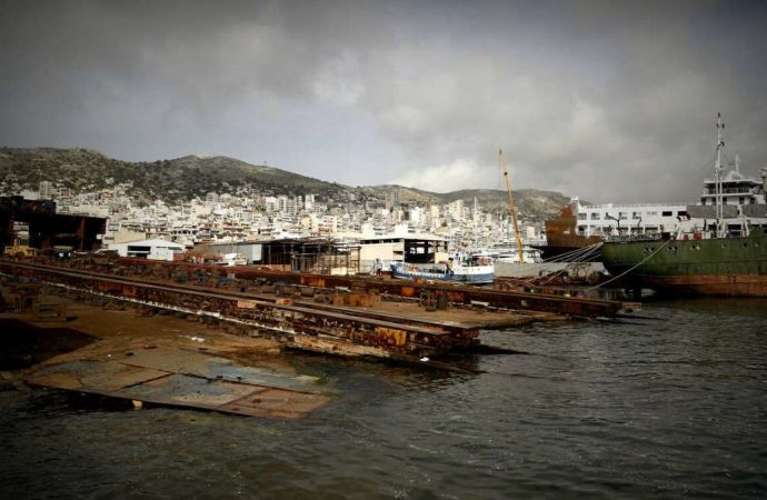 Σοκ στο Πέραμα: Βρήκαν πτώμα τυλιγμένο με πλαστικές σακούλες