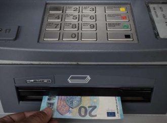Ακριβότερες από σήμερα οι αναλήψεις μετρητών στα ATM