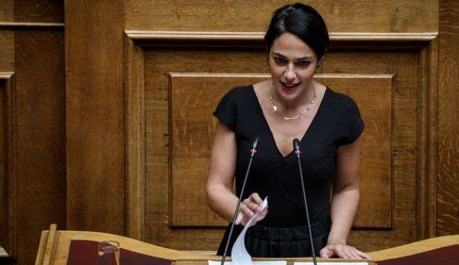 Δόμνα Μιχαηλίδου: 2.000 ευρώ για κάθε παιδί που γεννιέται – Δεν θα κοπεί κανένα επίδομα