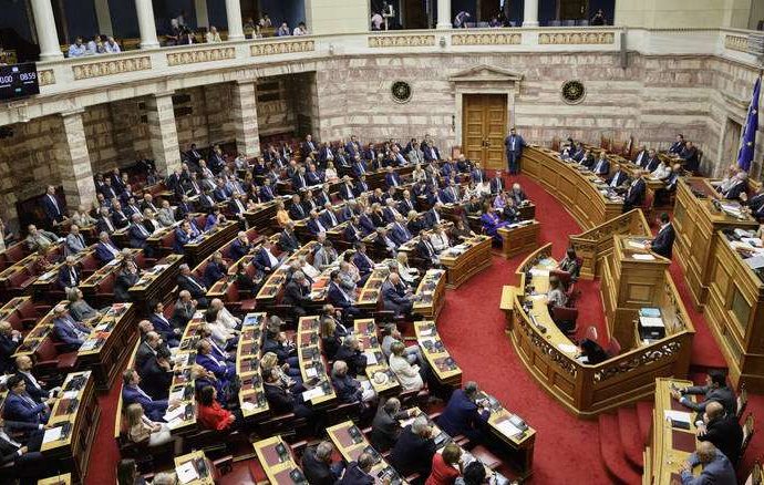«Παίρνει μπρός» από σήμερα η Βουλή – Μπαίνει «ψαλίδι» στους μετακλητούς