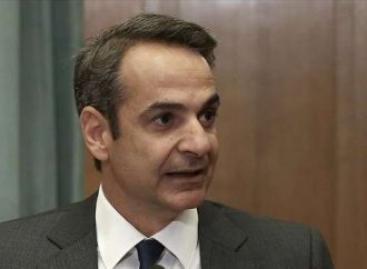 Guardian: Ο νέος πρωθυπουργός αρχίζει τη σκληρή δουλειά