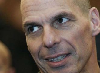 «Καβγάς» Βαρουφάκη με αστυνομικό στο αεροδρόμιο του Παρισιού
