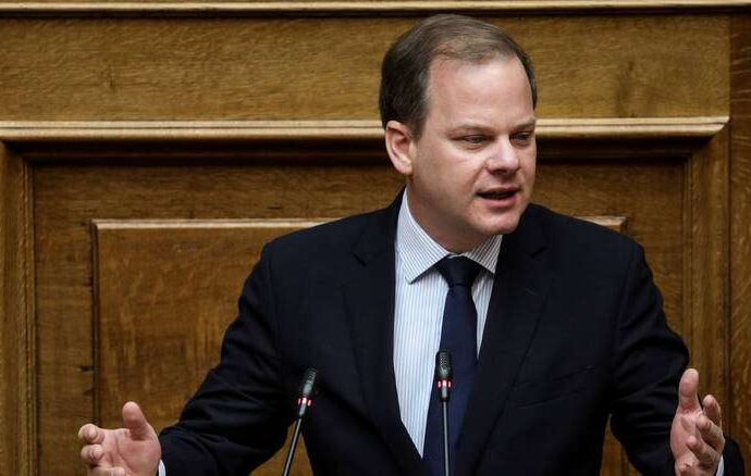 Αντιδράσεις μετά τη δήλωση Καραμανλή για τα «αποβράσματα» που δεν πληρώνουν εισιτήριο στο μετρό