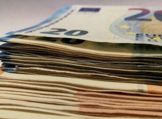 Αναδρομικά: Το θετικό σενάριο της κυβέρνησης – Ποιοι θα λάβουν έως 7.338 ευρώ
