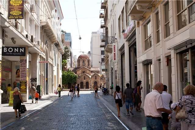 Εμπορικός Σύλλογος Αθηνών: Μειώθηκε ο τζίρος στις θερινές εκπτώσεις