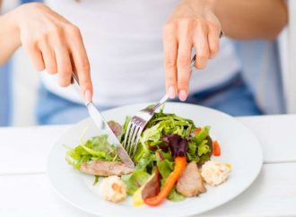 Μόλις έφαγες και πεινάς πάλι; Ποια είναι τα λάθη που κάνεις και πώς τα τα αντιμετωπίσεις