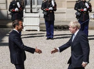 Μακρόν σε Τζόνσον: Μην περιμένεις νέα συμφωνία για το Brexit μέσα σε 30 ημέρες