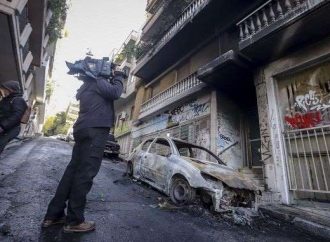 Θρίλερ με απανθρακωμένο πτώμα άντρα σε αυτοκίνητο στα Κάτω Πατήσια