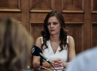 Έφη Αχτσιόγλου: Πολύ πιθανή η μείωση μισθών με το νέο αναπτυξιακό ν/σ