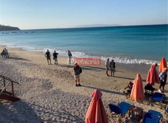 Φωτιά στην Κεφαλονιά: Στην παραλία μεταφέρθηκαν 200 τουρίστες