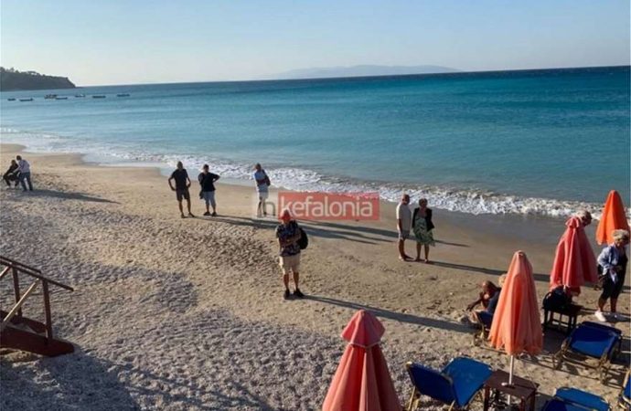 Φωτιά στην Κεφαλονιά: Στην παραλία μεταφέρθηκαν 200 τουρίστες