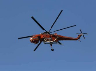 Φωτιά στο Λαύριο: Ζητήθηκε απομάκρυνση των κατοίκων