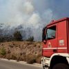Φωτιά στο Λουτράκι: Ολονύχτια αναμένεται η μάχη με τις φλόγες – Εκκενώθηκαν μοναστήρια και γηροκομείο