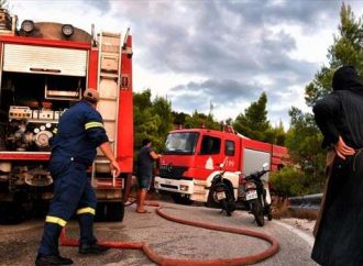 Συνεχίζεται η μάχη με τις φλόγες στο Λουτράκι