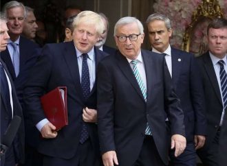 Γιούχαραν τον Μπόρις Τζόνσον μετά την συνάντηση με τον Γιούνκερ