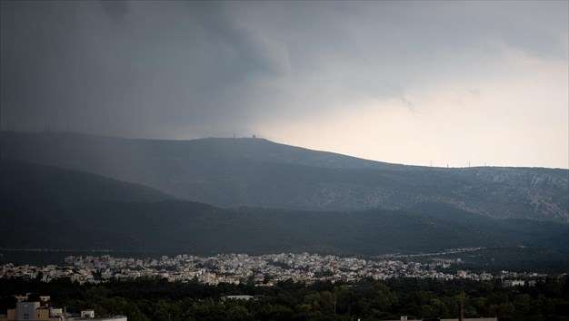 Βροχές και καταιγίδες στα δυτικά, κεντρικά και βόρεια