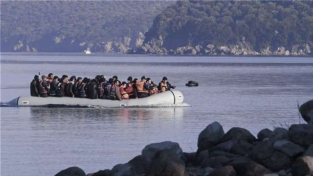 «Έκρηξη» στις αφίξεις μεταναστών: Άλλες πέντε βάρκες το πρωί στη Λέσβο