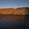 Airbnb: Διακοπές στην Κρήτη σε… σπηλιές λεπρών, με υπαίθριο καφενεδάκι και τζακούζι