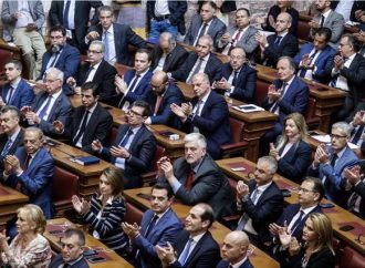 Συνταγματική κατοχύρωση για το ελάχιστο εγγυημένο εισόδημα προωθεί η ΝΔ