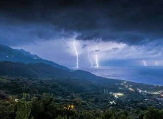 Περισσότεροι από 7.500 κεραυνοί την Πέμπτη