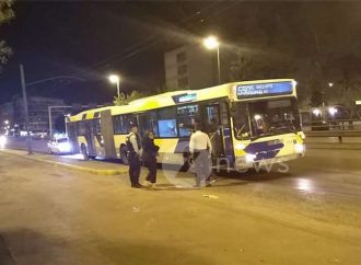 Λεωφόρος Συγγρού: Μεθυσμένος πέταξε μπουκάλι σε λεωφορείο επειδή ο οδηγός αρνήθηκε να τον επιβιβάσει