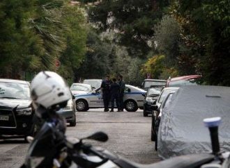 Συναγερμός στον Άγιο Δημήτριο: Κράτησε ομήρους τους γονείς του και απειλούσε να βάλει φωτιά σε φιάλη γκαζιού