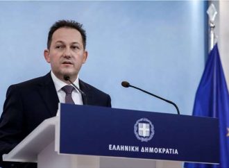 Πέτσας για Τσίπρα: Ποιον κοροϊδεύει ο μπαγάσας;