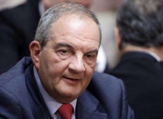 Η “καραμανλική απάντηση” στον Σημίτη για το Ελσίνκι