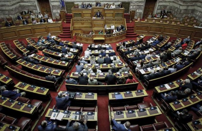 Προς Τετάρτη η συζήτηση στη Βουλή – Εκπλήξεις (;) από Τσίπρα την Παρασκευή
