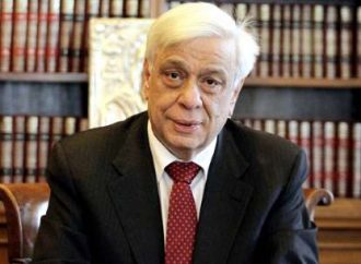 Μικρή περιπέτεια στον αέρα για τον Προκόπη Παυλόπουλο