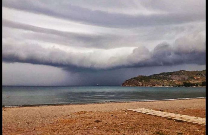 Καιρός: Σαρώνει τη χώρα η κακοκαιρία – Κρύο, καταιγίδες και θυελλώδεις άνεμοι