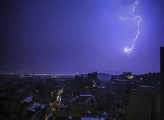 Νέα κακοκαιρία «σαρώνει» τη χώρα: Βροχές και καταιγίδες
