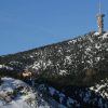 Χιόνια στην Πάρνηθα και 150 χιλιόμετρα την ώρα οι άνεμοι στον Παρνασσό